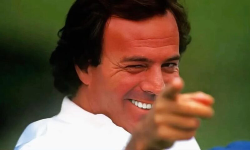Investigação contra Julio Iglesias é arquivada pela Justiça espanhola