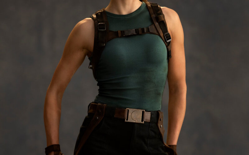 Sophie Turner como Lara Croft: veja a primeira imagem revelada pelo Prime Video