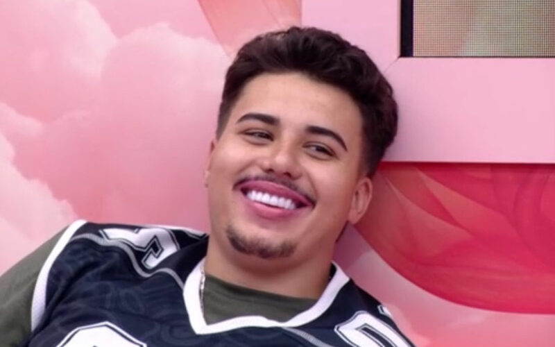 Laudo pericial resulta em indiciamento de ex-BBB Pedro por importunação sexual