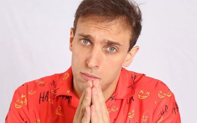 Decisão judicial revoga sentença de condenação de Leo Lins por espetáculo humorístico considerado ofensivo.